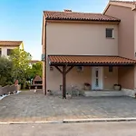 Kuca Lana