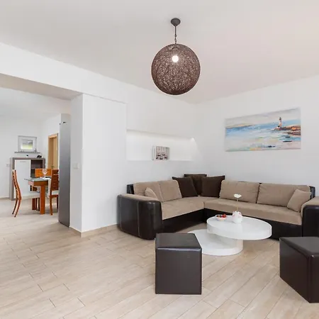 Kuca Lana ميدولين