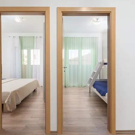 Kuca Lana شقة ميدولين