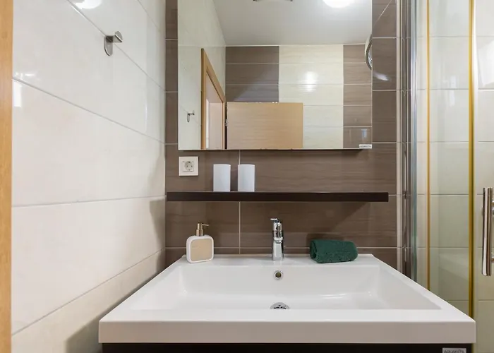 Kuca Lana Μεντουλίν