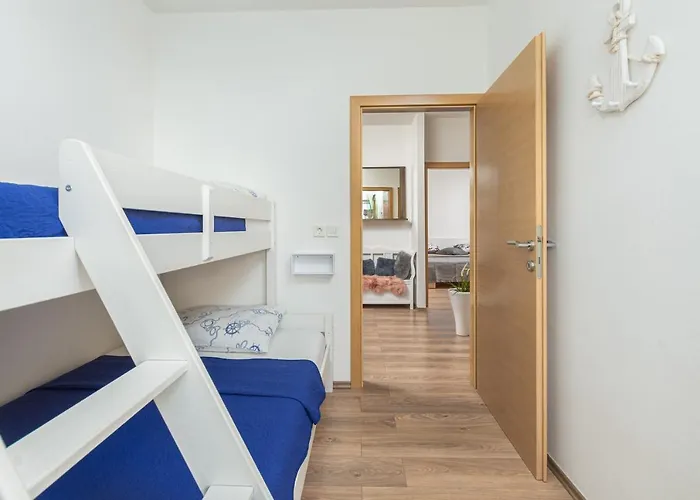 Kuca Lana * Μεντουλίν